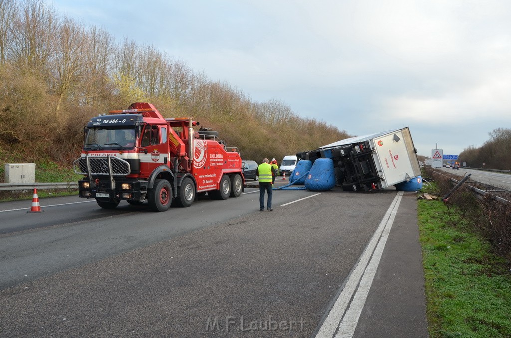 VU LKW umgestuerzt A 1 Rich Saarbruecken Hohe AS Koeln Niehl P096.JPG - Miklos Laubert